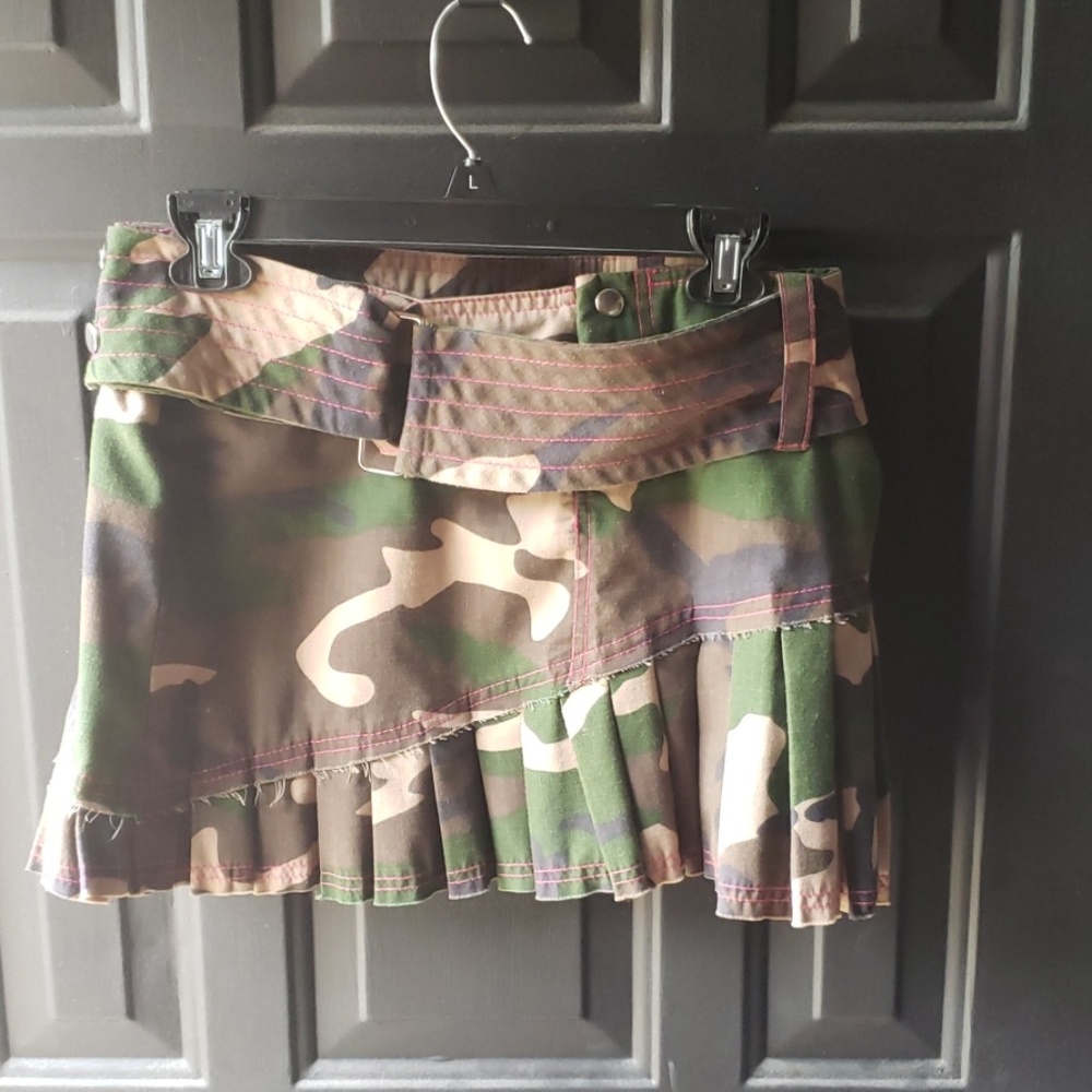 Camo mini skirt